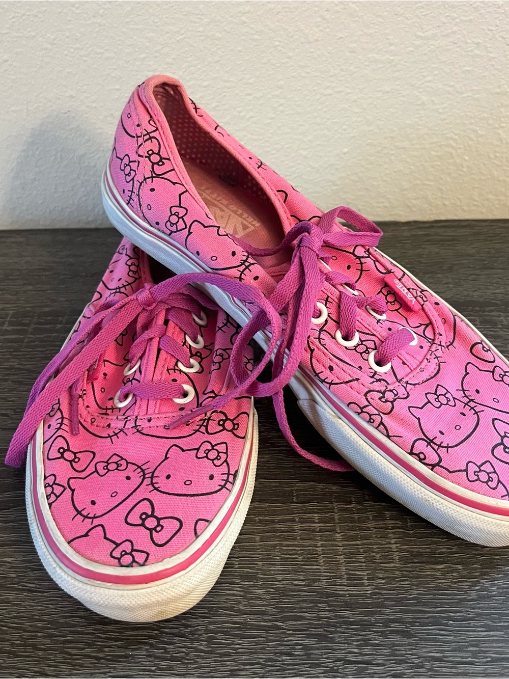 Vans Pink Hello Kitty Canvas Lace-Up Sneakers women’s size 7.5